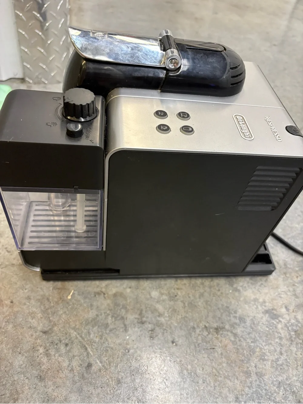 De'Longhi Nespresso Lattissima Plus Espresso Machine With Milk Frothing System